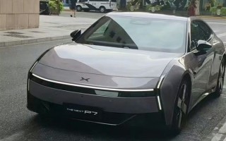 赛博未来感十足 全新小鹏P7实车曝光：首次亮灯了！