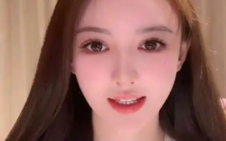 黄晓明前女友叶柯退网8个月后再开直播 在线人数瞬间10万＋ 被指为复出试水！