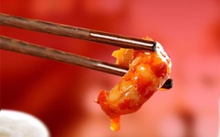 小龙虾价格腰斩 业内人士：还会再降！