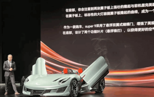 比亚迪方程豹敞篷跑车SUPER 9亮相：剪刀门、无风挡!