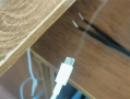 呲呲冒白烟 速查这种充电线 赶紧拔掉！