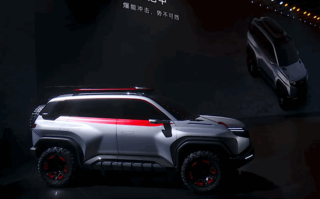 硬派城市越野SUV！方程豹豹3亮相：首创车头智慧屏!