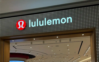 2500元Lululemon羽绒服袖子被缝反 官方客服回应 ！