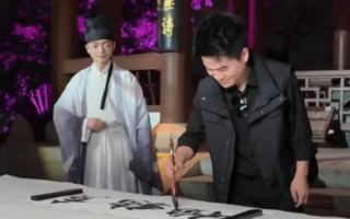 董宇辉打卡黄鹤楼 称黄鹤楼见证了人性中最美好的情感！