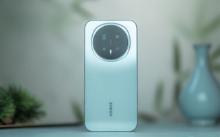 荣耀Magic8 RSR蓄势待发：唯一一款双3D超大杯旗舰 !