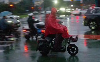 限速 25km/h+涨价千元！新国标电驴是保护 还是添堵？ 