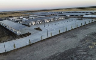 特斯拉全球最大充电站建成：168根超充桩 可完全脱离公共电网 ！