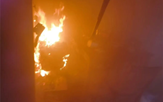 电饭煲通电一整夜 第二天突然起火把房子烧了 ！