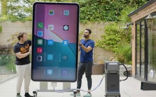 大神真敢想！用i9+6950 XT打造全球最大iPhone：手电筒比车灯还亮！