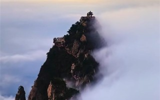 老君山再现“阴阳分界线”:画面震撼! 老君山再现“阴阳分界线”:画面震撼!