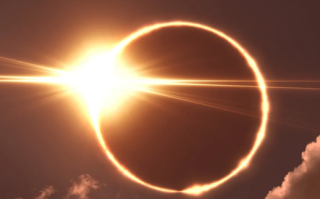 实拍今年唯一日全食：太阳被吞食成指环！