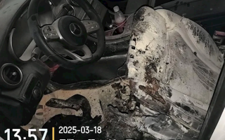 买包烟的工夫奔驰就着火了！车主怀疑是质量问题 鉴定完尴尬了！