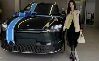 劳斯莱斯车主喊话余承东：快造顶级敞篷轿跑、不能低于300万！