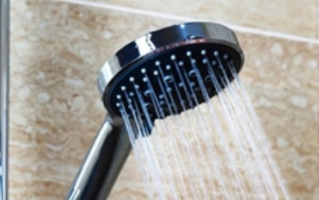 频繁洗澡会给身体埋下皮肤癌隐患：导致免疫力下降！