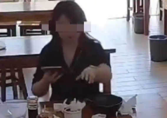 上海多方回应女子擦鼻涕纸扔进碗罐：这件事涉及安全问题！-第1张图片