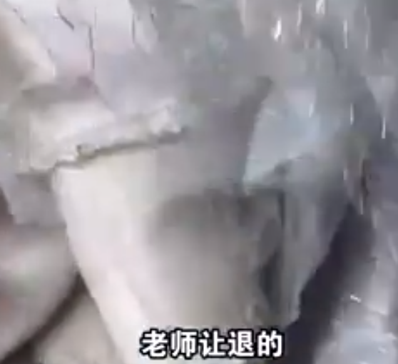 职校学生运动会后集体退超60件裙子 导致店铺被封！-第1张图片