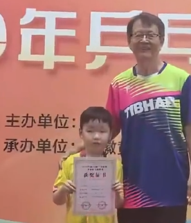 樊振东恩师又挖到一个“小胖” 有点灵气！-第1张图片